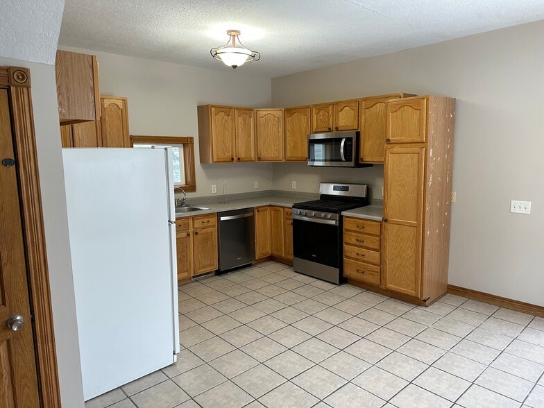 Building Photo - 465 3rd Ave