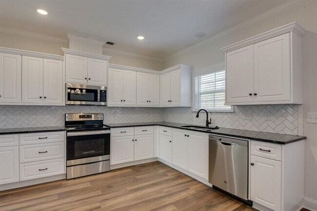 Building Photo - 1011 Spotswood Cir