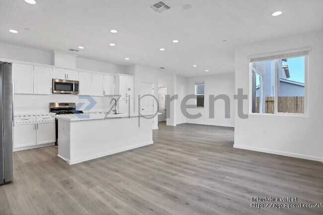 Building Photo - 1330 W Prescott Ave