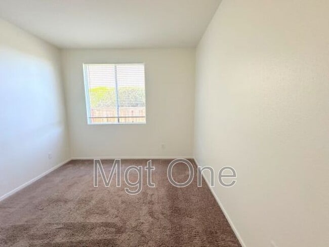 Building Photo - 737 Hearst Way