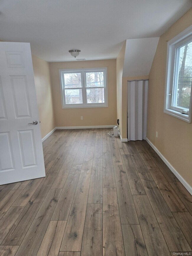 Building Photo - 128 Bayville Ave