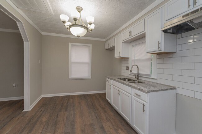 Building Photo - Updated 1 Bed/1 Bath Cottage in Harrisburg Neighborhood - Close to Downtown and Medical District