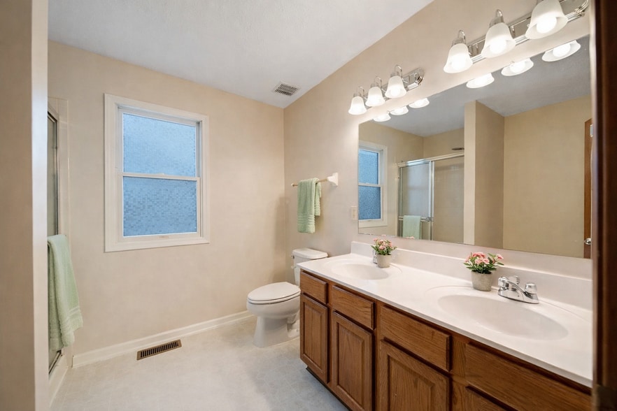 Building Photo - 8602 Smokey Hollow Dr