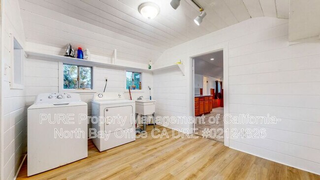 Building Photo - 3221 Acreage Ln
