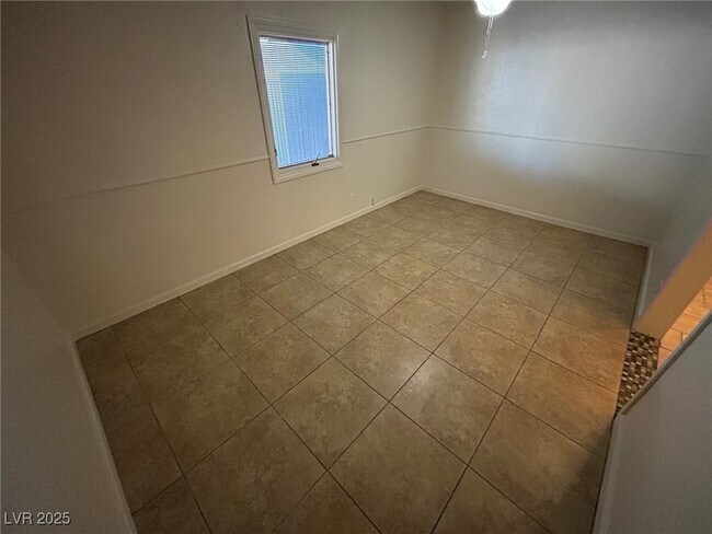 Building Photo - 113 Cedar St