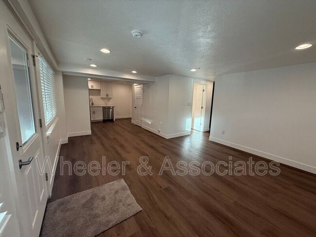 Building Photo - 3718-3718 Brinker Ave