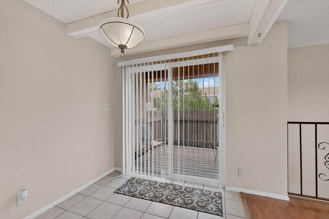 Building Photo - NE Affordable 2/BD 1/BA 1/CG 2nd Story NE Condo