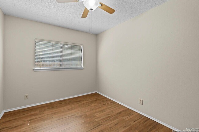 Building Photo - Nicely Updated 3-Bedroom in Northwest Cros...