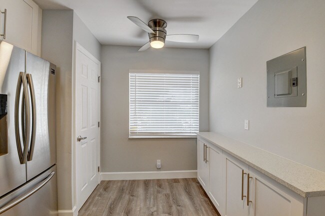 Building Photo - 14747 Cumberland Dr