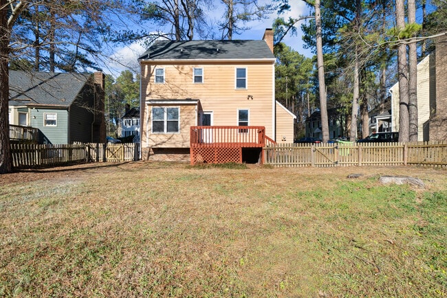 Building Photo - 7404 N Thorncliff Pl