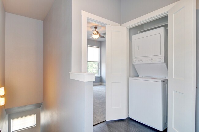 Building Photo - 2512 Forest Park Blvd