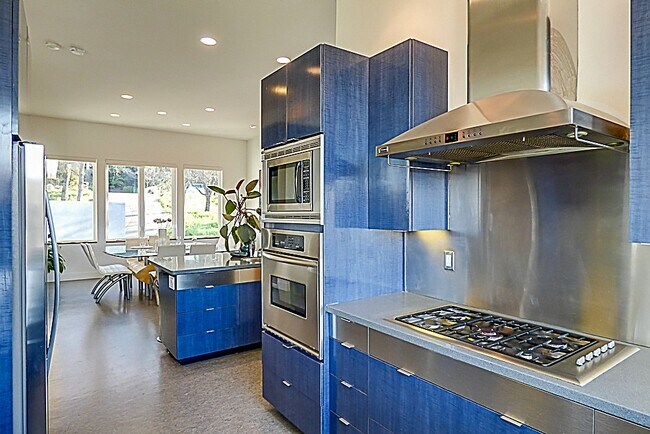 Building Photo - 108 Lost Oak Ct