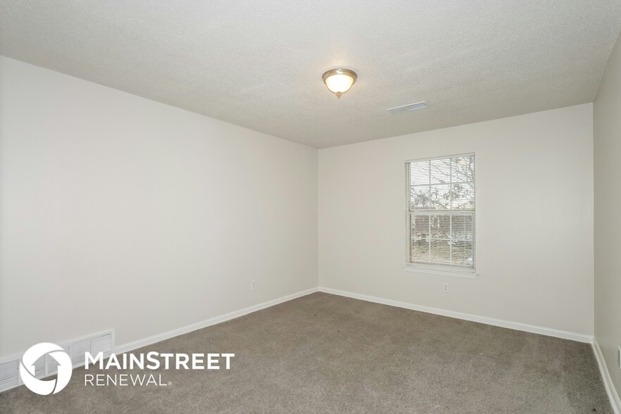 Building Photo - 4696 Crestfield Rd