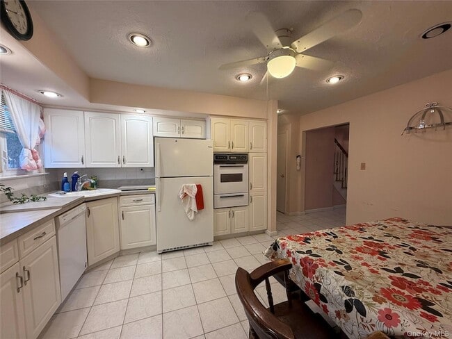 Building Photo - 15 Sherry Ln