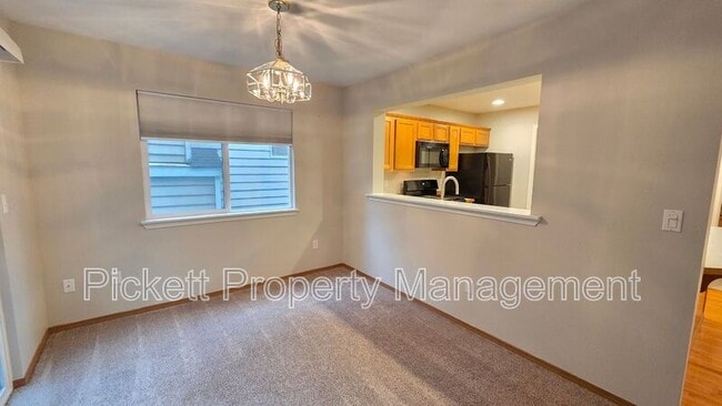 Building Photo - 1010 NW Poppy Ct