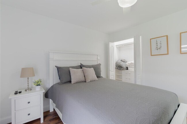 Building Photo - 13590 Jonquil Pl