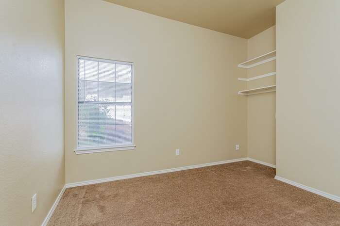 Building Photo - 11825 Hickory Garden Dr