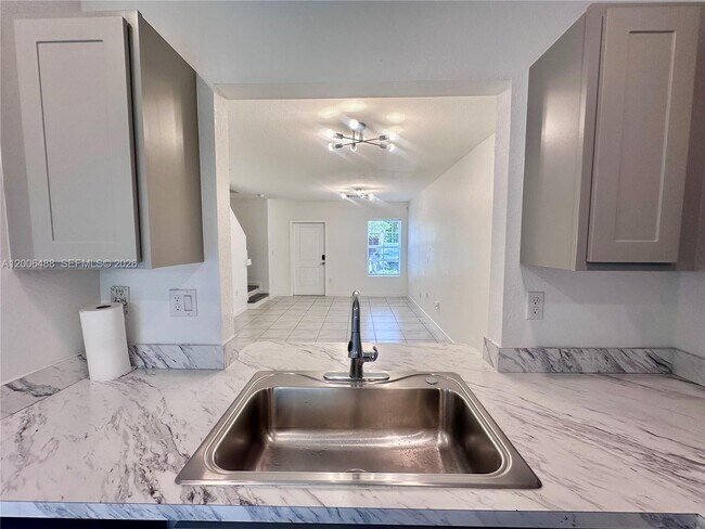 Building Photo - 540 NE 5th Ln