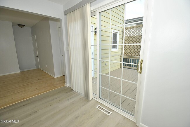 Building Photo - 33 B Ledgewood Dr