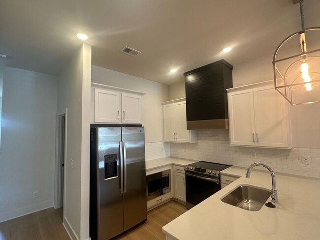 Building Photo - 1108 Windsor Sq