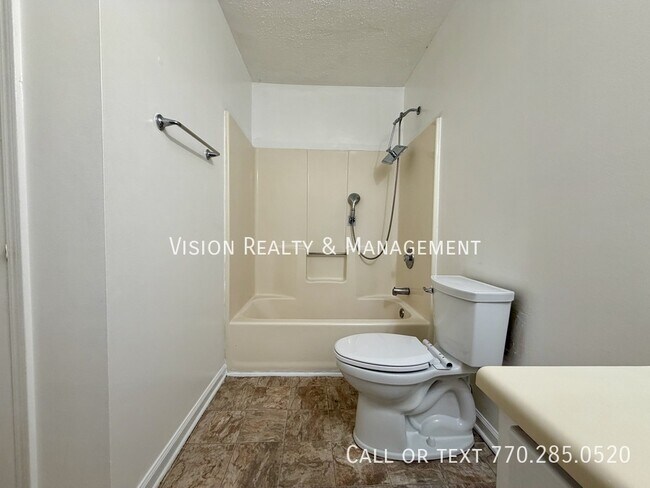 Building Photo - 130 Tyler Ln