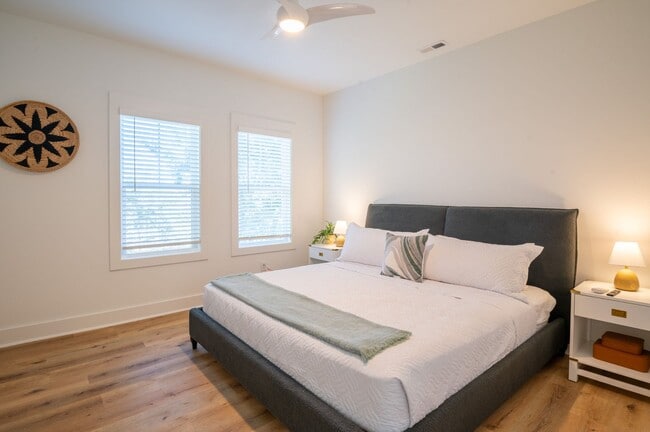 Building Photo - Go with the Flo 2 @ 207 Florence Ave #2
