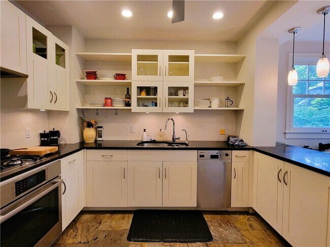 Building Photo - 60 Prairie Ave