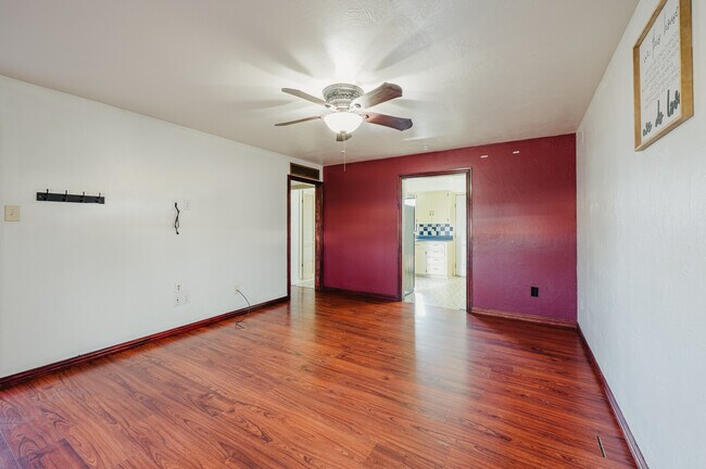 Building Photo - 610 E 54th St