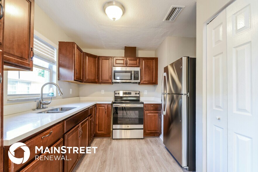 Building Photo - 1706 17th Ave Dr E