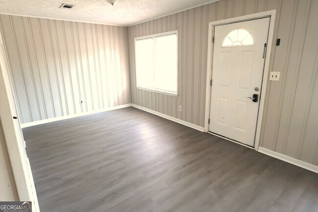 Building Photo - 351 Brook St