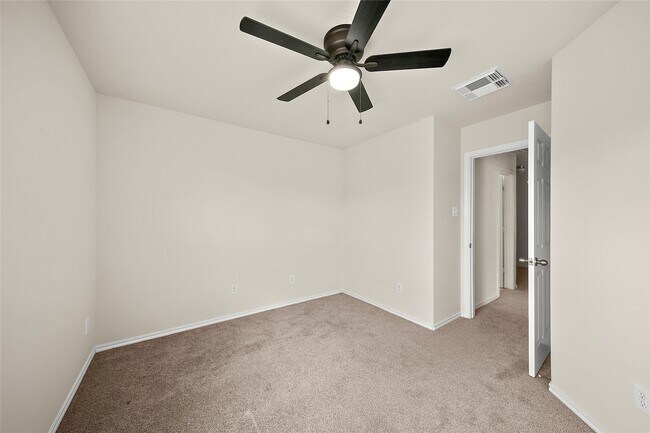 Building Photo - 25238 Finchgrove Ln