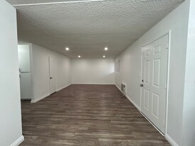 Building Photo - Villa Royale Apartments