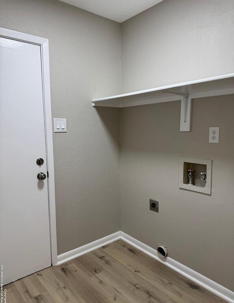 utility room - 4023 Briar Hollow St