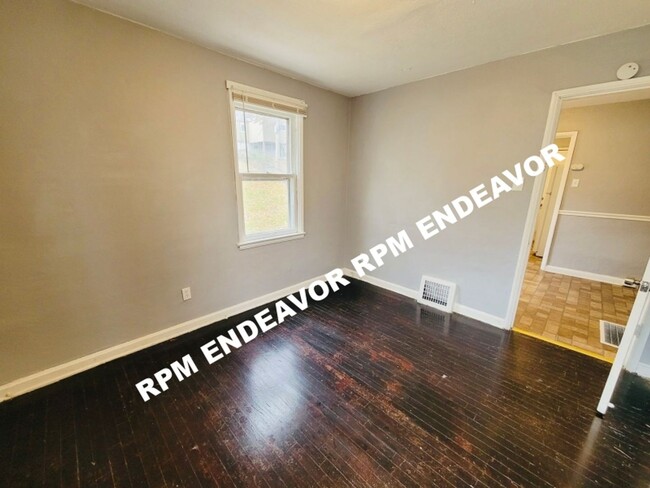 Building Photo - 1/2 OFF 1 MONTHS' RENT ! Charming 2-Bed Ho...