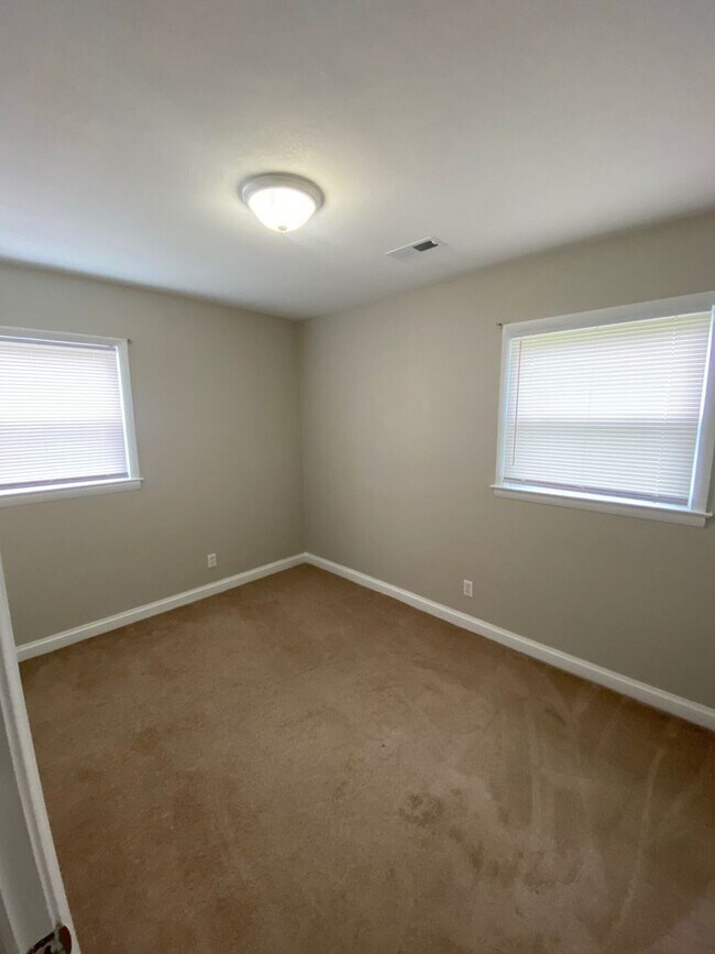 Building Photo - Introducing our charming home in the desirable Chesapeake "ASK ABOUT OUR ZERO DEPOSIT"