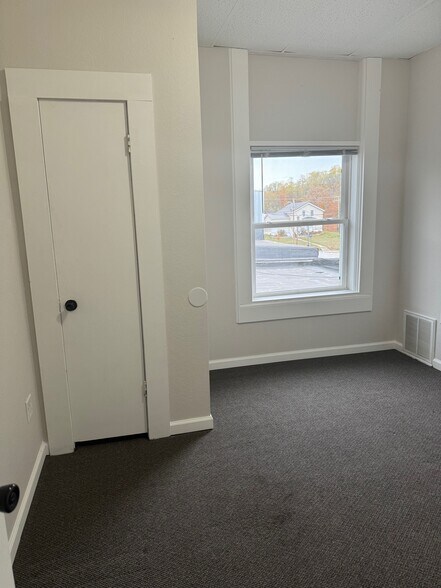 Building Photo - 104 N Water St