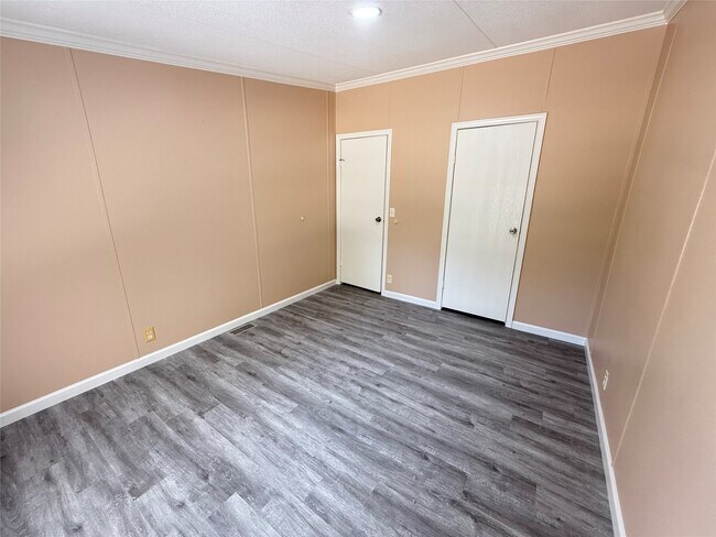 Building Photo - 16767 Oak Knoll Dr