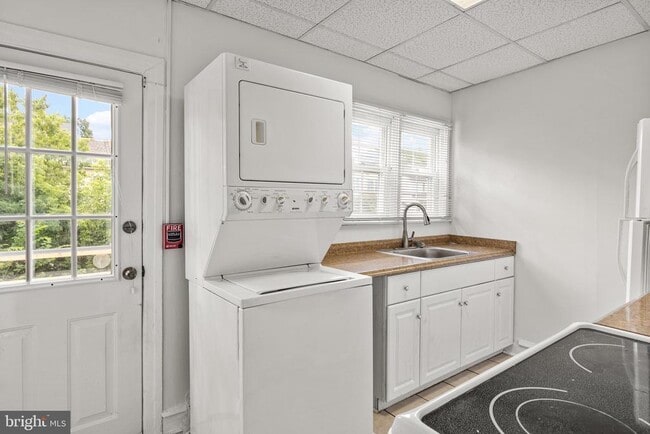 Building Photo - 87 E Butler Ave