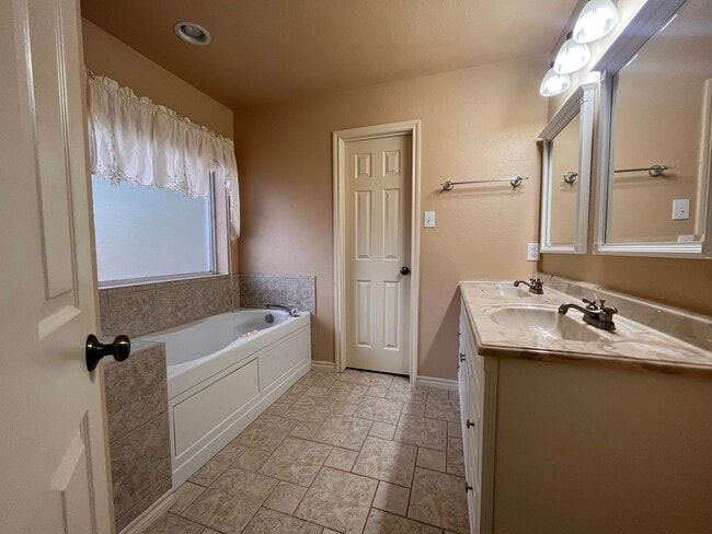 Building Photo - Gated Entry 5 bedroom, 3.5 Bath Home on 16+ Acres in Cleburne - Bring your horses and cattle!