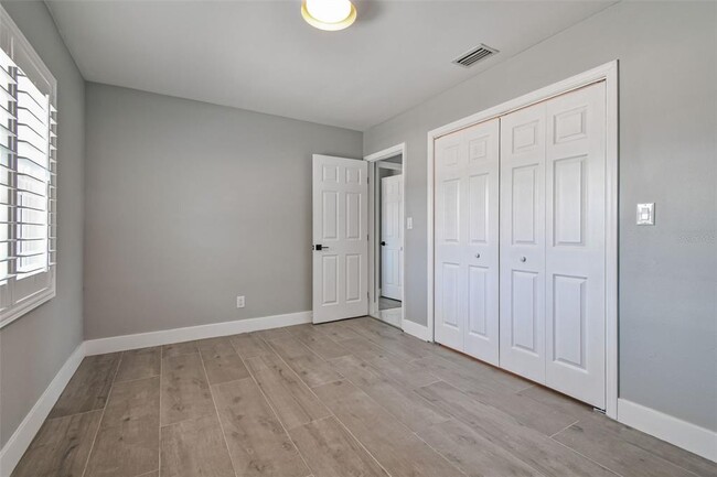 Building Photo - 3913 Fontainebleau Dr