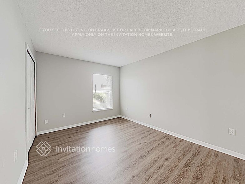 Building Photo - 3260 Erskine Dr