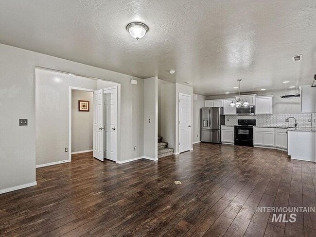 Building Photo - Immaculate/Charming Home in NW Meridian