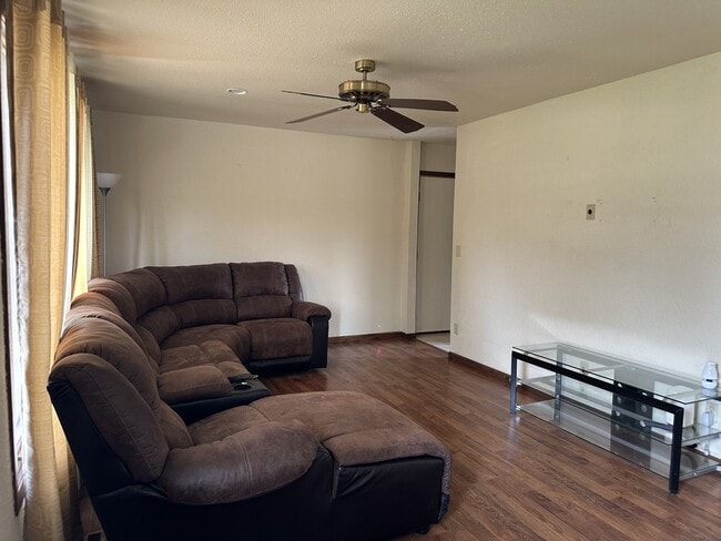 Building Photo - 2427 Mallard Dr