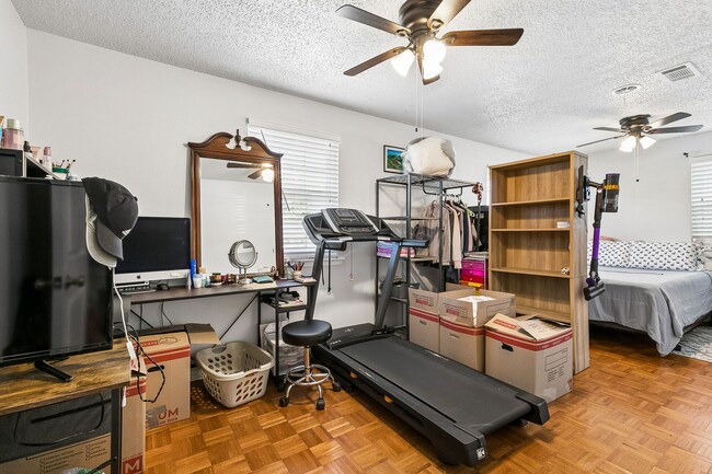 Building Photo - 8844 Fulton St