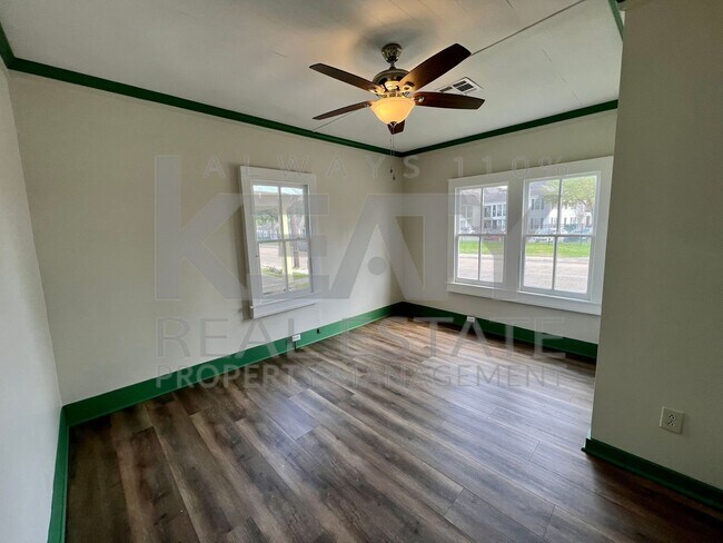Building Photo - 2 Bedroom, 1 Bathroom House in Freetown!