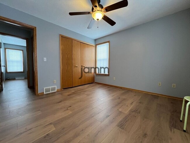 Building Photo - 3027 Brookdale Ave