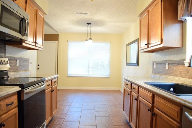 Building Photo - 6619 Kearney Dr