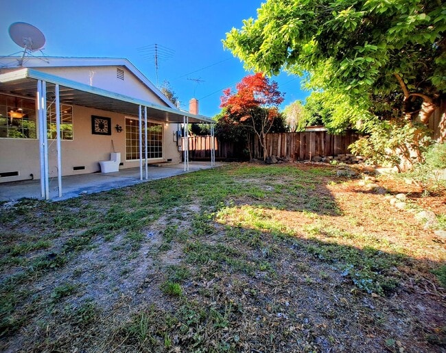 Building Photo - Beautifully Remodeled 3bd Single Story House With Bonus Room & Storage Space!