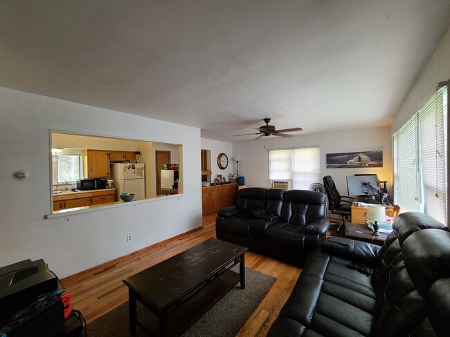 Building Photo - 2 Bedroom 1 Bath Home In Coloma