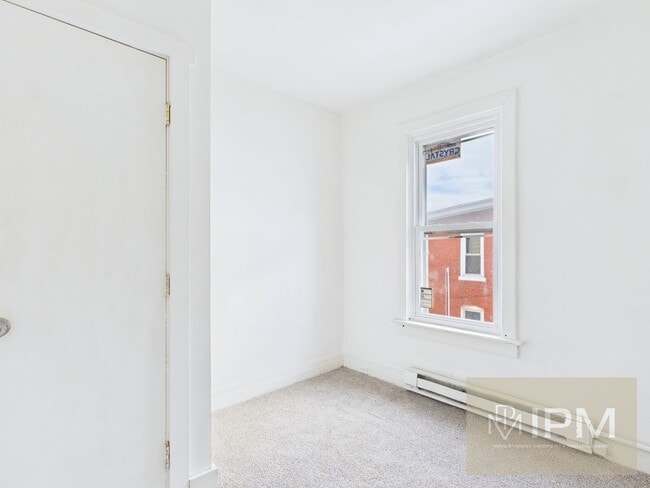 Building Photo - Bright 3 Bedroom, 1.5 Bath Home in Lebanon, Pa!